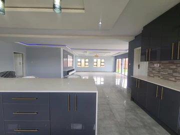 5 Bedroom House