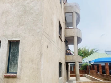 4 Bedroom Flat & Apartment