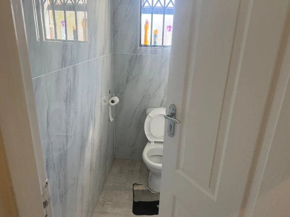4 Bedroom Flat & Apartment
