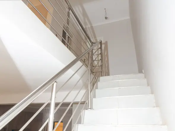 2 Bedroom Flat & Apartment