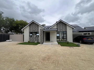 3 Bedroom Flat & Apartment