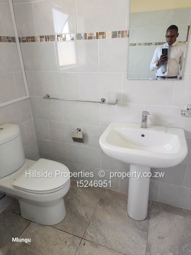 Manresa 6 bed house to Let 