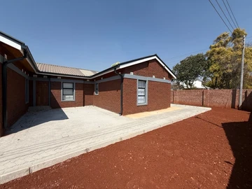 3 Unit Townhouse Complex