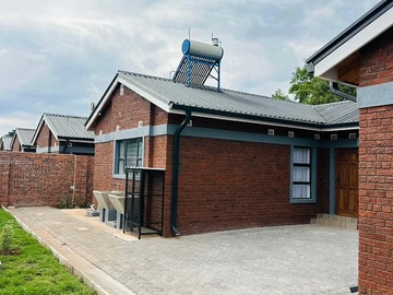 3 Bedroom Flat & Apartment