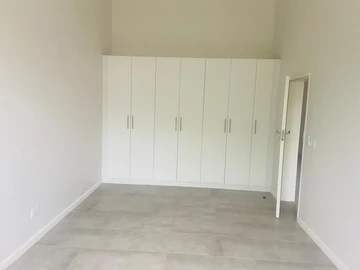 2 Bedroom Flat & Apartment