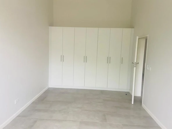 2 Bedroom Flat & Apartment