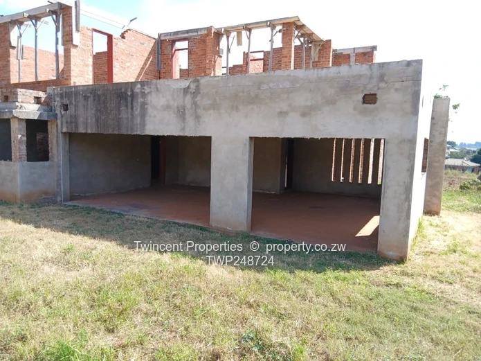 Incomplete 7 bedroomed house in Gletwin 