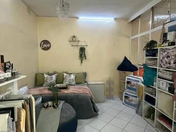 2 Bedroom Flat & Apartment