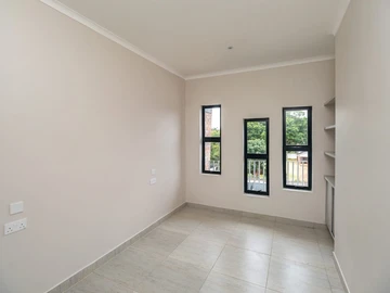 2 Bedroom Flat & Apartment