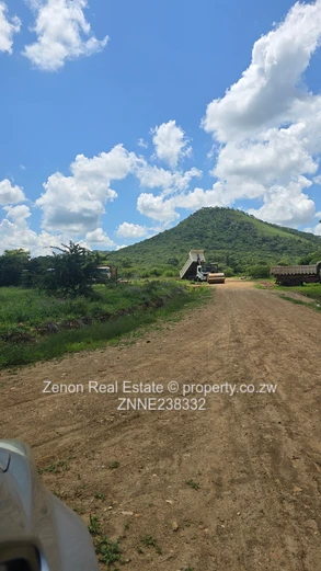 1.5ha plot in Mutare.500m from the harare mutare main rd.plot with good views (Sole Mandate)