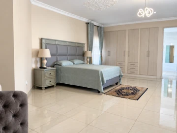6 Bedroom House
