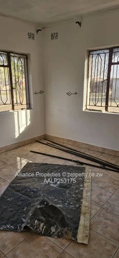 2-Bed Retreat: Tiled Veranda & Garden in Lenana Park