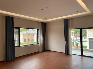 5 Bedroom Flat & Apartment