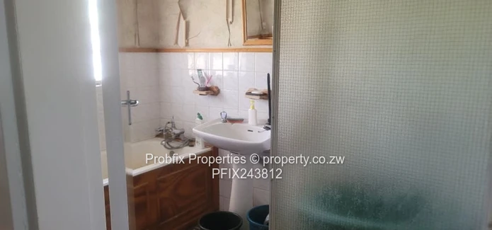  Spacious Family Home with Guest Wing & Cottage | Hatfield North