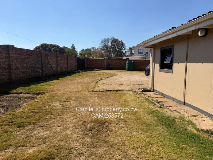 Spacious 3-bed Sunridge Home with Flatlet & Verandah
