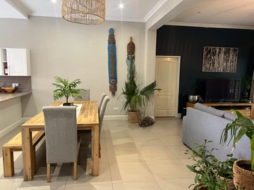 3 Bedroom Flat & Apartment