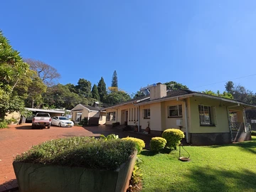 Spacious 5-Bedroom Family Home on 3601m² in Greendale North