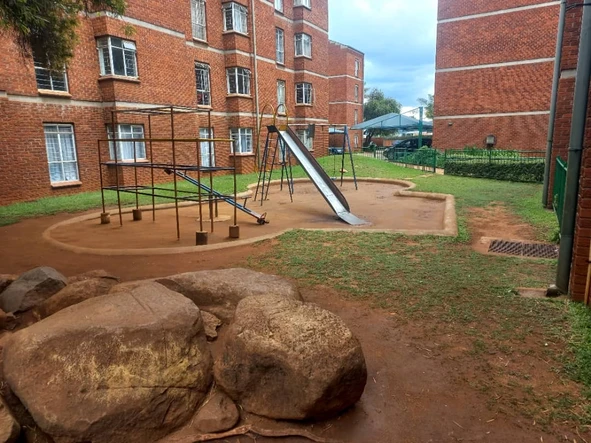 2 Bedroom Flat & Apartment