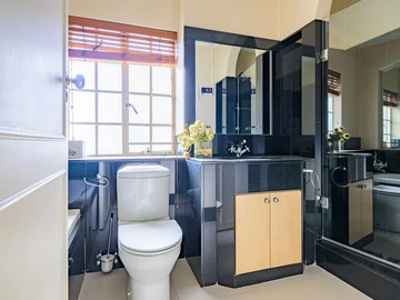 3 Bedroom Flat & Apartment