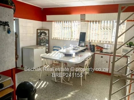 Spacious 4-Bed Home on 1500m² with Flatlet — Northlea