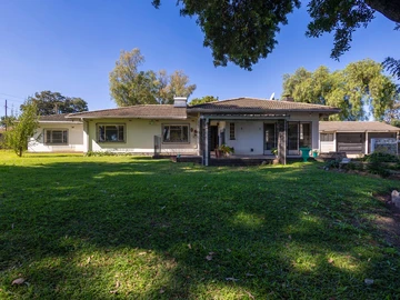 3 bedroom home in Hatfield with a cottage 