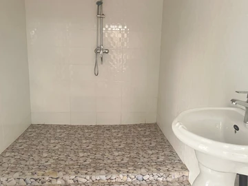 4 Bedroom Flat & Apartment