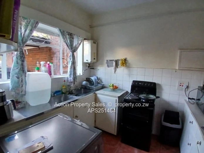 Neat 2 Bed Garden Flat In Avondale! 