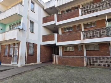 2 Bedroom Flat & Apartment