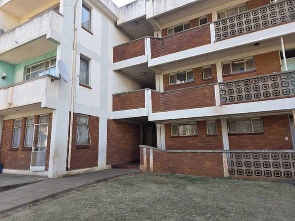 2 Bedroom Flat & Apartment