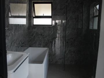 4 Bedroom Flat & Apartment