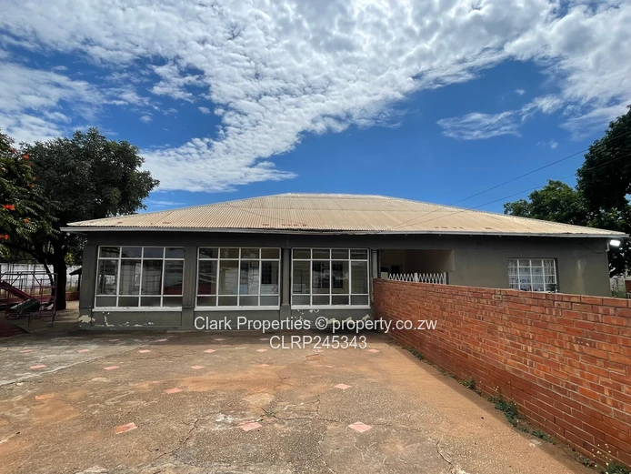 Excellent Location - offices, school, home