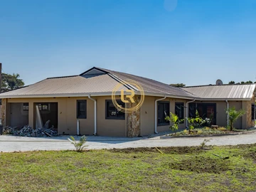 6 Bedroom House