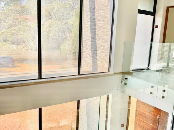 4 Bedroom Flat & Apartment