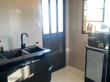 2 Bedroom Flat & Apartment