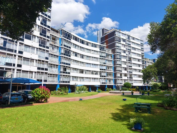 3 Bedroom Flat & Apartment