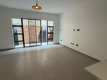 2 Bedroom Flat & Apartment