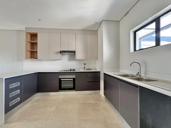 3 Bedroom Flat & Apartment