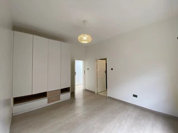 4 Bedroom Flat & Apartment