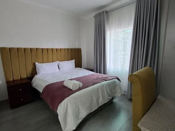 6 Bedroom House