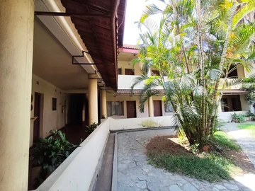 Hotel & Lodge