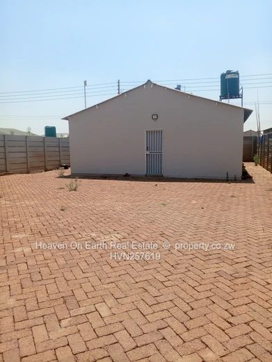 Modern and neat starter home to rent !! (Sole Mandate)