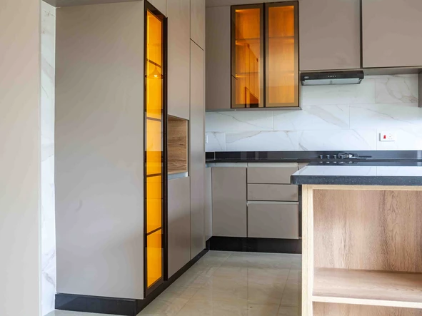 4 Bedroom Flat & Apartment