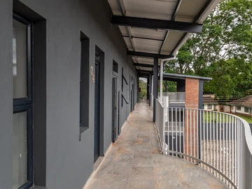 2 Bedroom Flat & Apartment