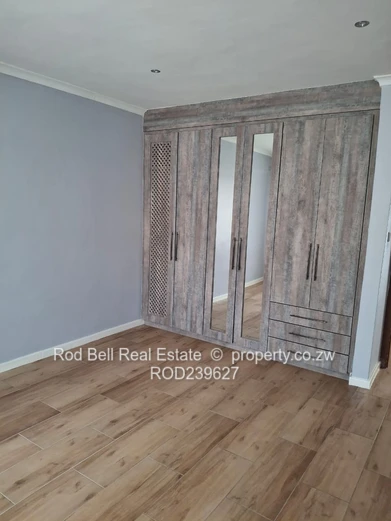 Neat 2-bedroom unit in secure complex