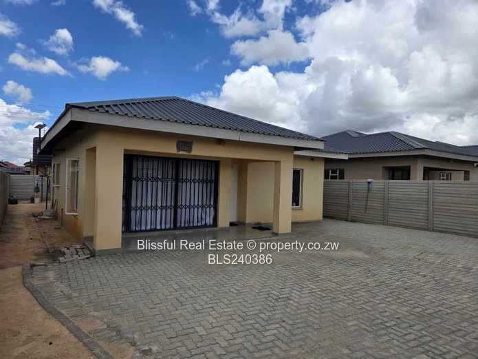 House For sale in Fairview park  Ruwa