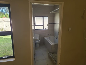 3 Bedroom Flat & Apartment