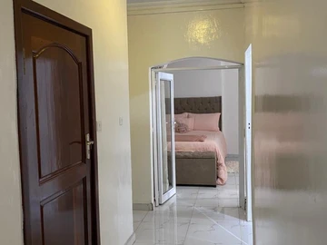 2 Bedroom Flat & Apartment