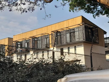 2 Bedroom Flat & Apartment