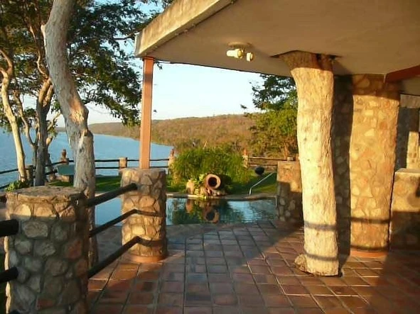 Hotel & Lodge