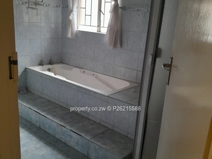 A 5 bedroomed house to let in Mt Pleasant heights phase 1